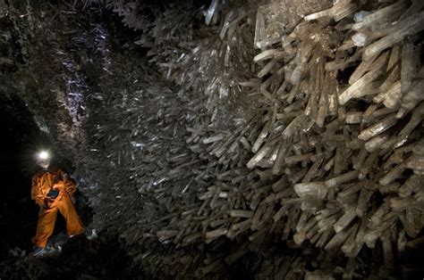  La Grotte Tianzhu : Un Trésor Caché de Cristal et de Légende !