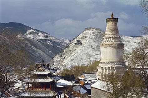 Le Mont Wutai : Un Sanctuaire Bouddhiste Majestueux et Immergeant dans l'Histoire !