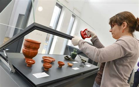  Le Musée de la Porcelaine Ancienne: Un Voyage à Travers le Temps et l'Émerveillement Céleste !