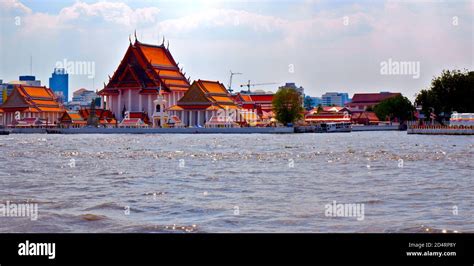  Le Temple de la Grande Rivière : Un Oasis Spirituel Caché au Cœur de Jinhua !