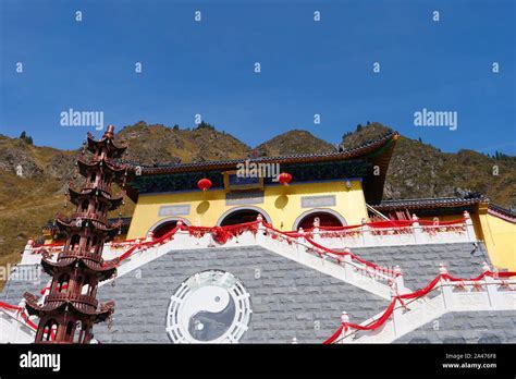  Le Temple de la Lumière Céleste: Un joyau historique dans les montagnes Shangluo !