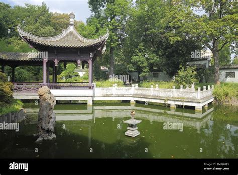 Le Temple de la Paix Céleste: Un Oasis Spirituel et Architectural à Fuzhou!